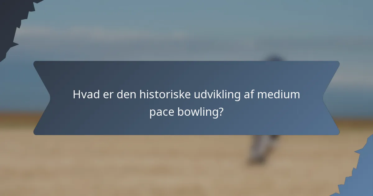 Hvad er den historiske udvikling af medium pace bowling?