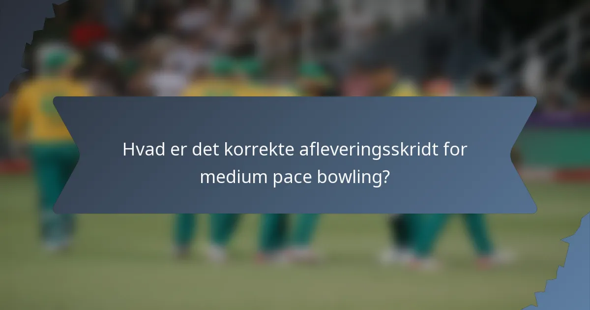 Hvad er det korrekte afleveringsskridt for medium pace bowling?